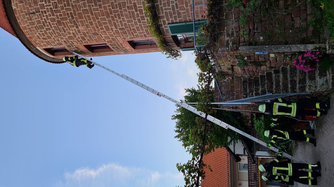 Bild "&Uuml;bungen:20210908_Uebung_Wasserturm.jpg"