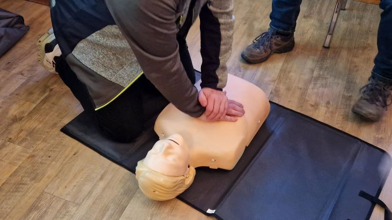 Bild "&Uuml;bungen:20240410_Uebung_Erste_Hilfe.jpg"