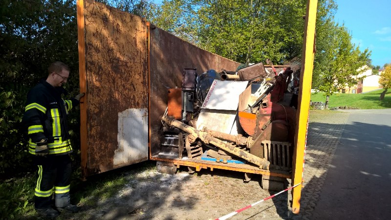Bild "Einsatzberichte:111015_Einsatz_L_Schrottsammlung_KiGa.jpg"